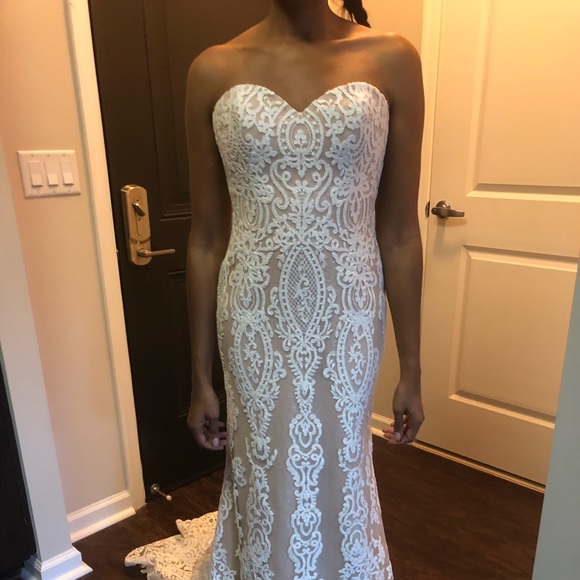 Badgley Mischka “Amal” Wedding Dress - Picture 7 of 8